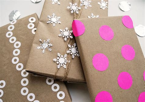 Unique and creative birthday gift ideas for boyfriend. Remodelaholic | 25 Upcycled and Low-Cost Gift Wrapping Ideas