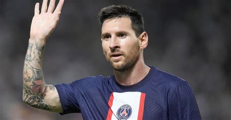 Leo Messi Y El Gesto Más Tierno Con Un Pequeño Fanático Tras La