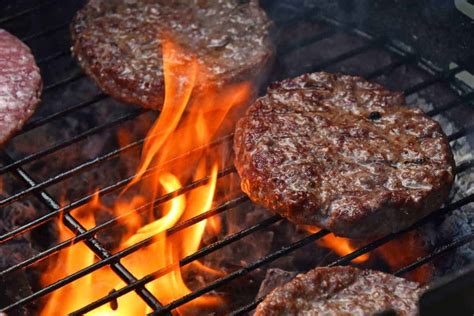Every chance he has is spent barbecuing for the family and friends. How Long To Grill Burgers - Timing and Temperature is Key ...
