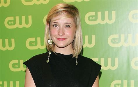 Smallville Star Allison Mack Arrested For Alleged Links To Sex Cult Nme