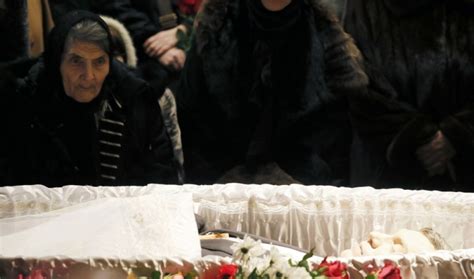 In Pictures Hundreds In Moscow Attend Memorial Service Of Slain Putins Opponent Nemtsov