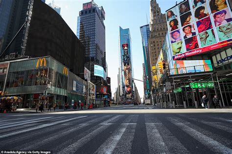 Times Square That Attracts K Visitors A Day Now Lies Deserted In New York S