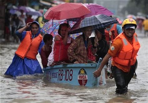 Flooding Kills 8 In Manila Thousands Evacuated