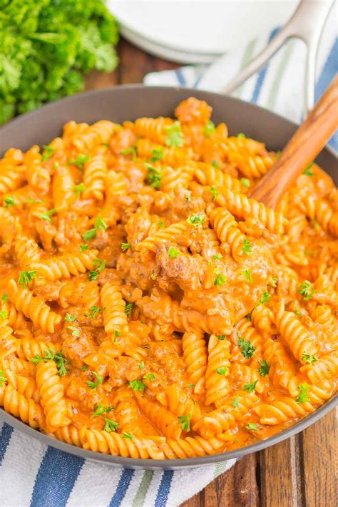 A meaty, creamy red sauce, pasta, and lots and lots of cheese. Creamy Ground Beef Pasta (Quick & Easy!) - Pumpkin 'N Spice