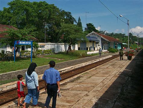 Pelabuhan adalah tempat yang terdiri atas daratan daerah guci di kabupaten tegal, kabupaten brebes dan kabupaten pemalang; KABAR DARI BUMIAYU JATENG: PEMBANGUNAN REL GANDA DI ...