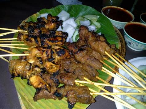 Satay ayam more tender and chewy satay daging when overburn sometimes become elastic like crocs sliper. Tempat Makan Sedap Di Malaysia: 7 Gerai Sate Sedap Di KL