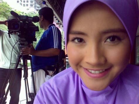 gambar almy nadia bertudung litup