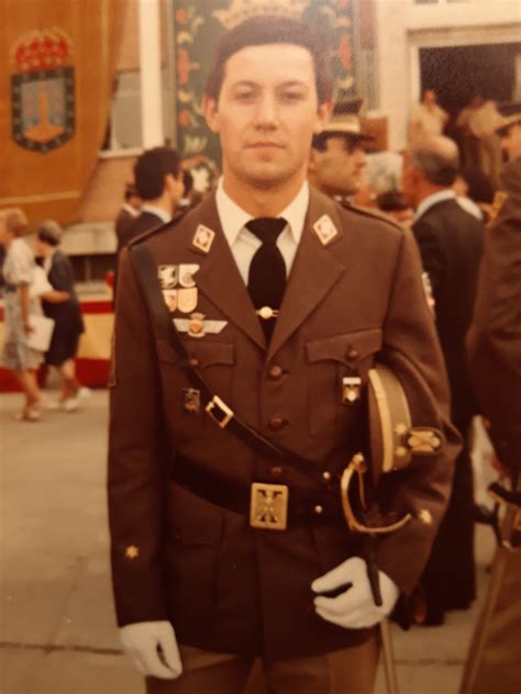 As forças armadas brasileiras herdaram muitas das tradições militares portuguesas, e durante o período do império e parte do da república, com poucas exceções, as polícias militares utilizaram uniformes azuis (azul ferrete). Una historia de la Policía Nacional.: Uniformes de los ...