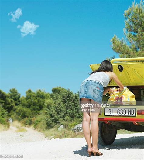 Ladies Bent Over Photos Et Images De Collection Getty Images