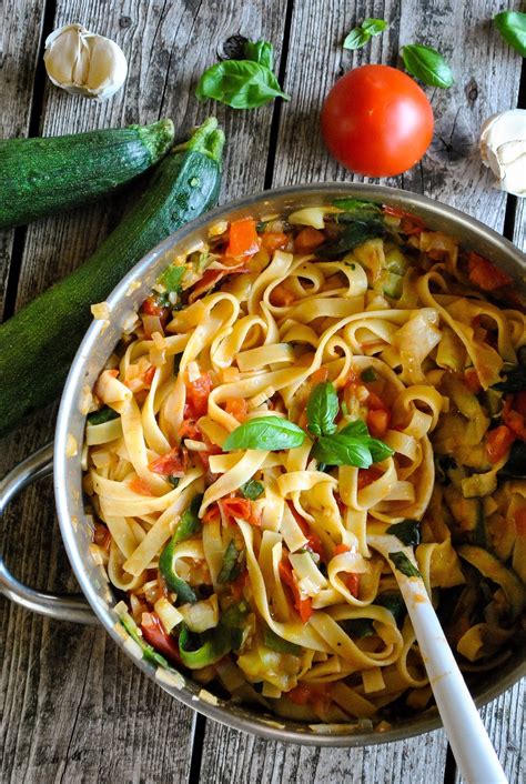 Tagliatelle pasta with tomatoes and zucchini |VeganSandra