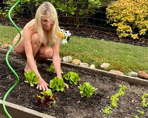 Botany In The Buff Britons Bare All To Connect With Mother Nature As They Take Part In World