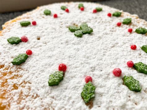 Christmas in jamaica is not a whole lot different from christmas elsewhere in the world, especially the us and the uk. The Jamaica Culture Jamaica Christmas Cake / Jamaican ...