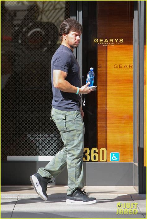 Mark Wahlberg Goes Shopping Before Mtv Movie And Tv Awards Photo 3896082