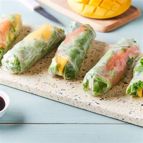 Spring rolls are a large variety of filled, rolled appetizers or dim sum found in east asian, south asian, middle eastern and southeast asian cuisine. Spring Roller Feuille Rouleau De Printemps Recettes - Les ...