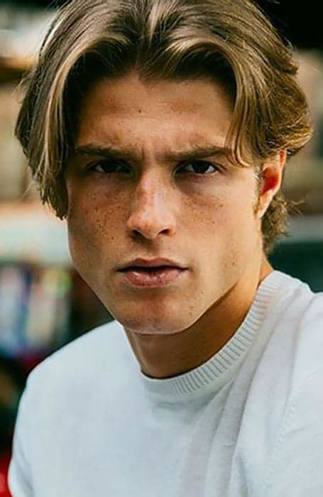 25 Stylish Middle Part Hairstyles For Men Middle Part Hairstyles Guy