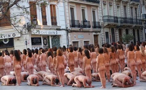 Spencer Tunick publica los vídeos del desnudo de 1 300 personas en