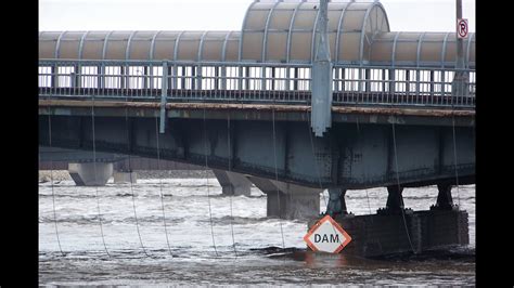 Flood Scenes And Preparation Waterloo Evansdale Iowa Youtube