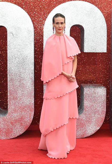 Ocean S 8 London Premiere Sarah Paulson Stuns In Pink Layered Frock
