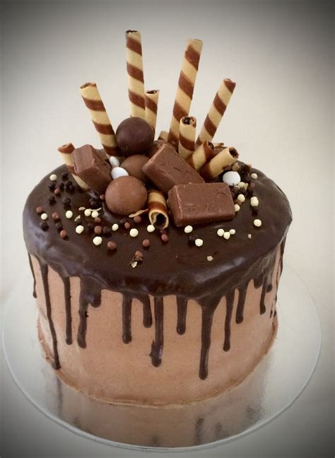 Chocolate Dripping Cake Cakes By Ayomi Chocolate Cake Designs