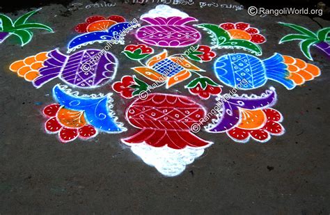 The design here in the center is the common pongal design of the sweet pot but surrounding it we see many pulli kolam designs. Pongal Pulli Kolam Images With Dots : 122 best images ...