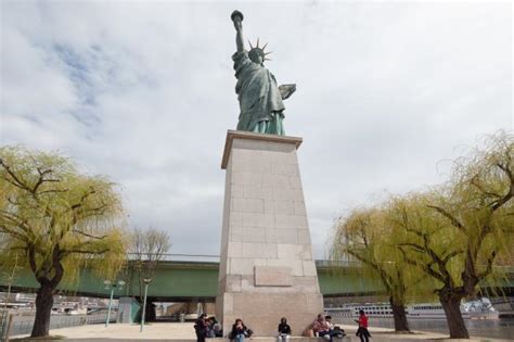 statue of liberty paris monument sculpture statue of liberty replica