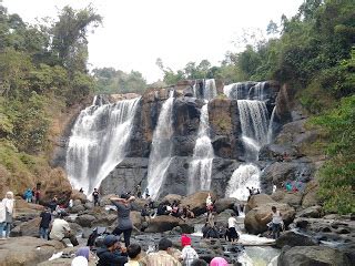Salah satu destinasi wisata alam yang kini banyak dikunjungi oleh para wisatawan adalah air terjun. Curug Malela Wisata Air Terjun di Bandung Barat - Yoshiewafa