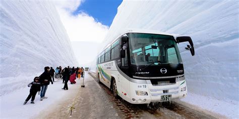 How Japanese Snowplow Crews Clear Five Stories Of Snow From A Mountain