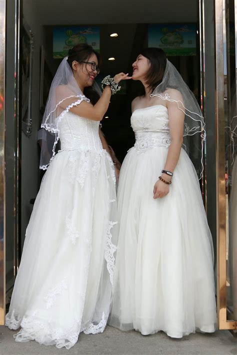 Li Tingting A Lesbian Campaigner For Womens Rights Marries Her Partner Teresa In Beijing