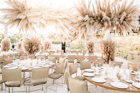 18 Creative Ways To Use Pampas Grass In Your Wedding Décor