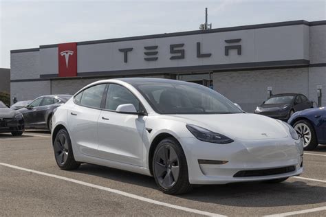 Tesla Gripes Over Massive Recall Nyt Faces Criticism For Trans