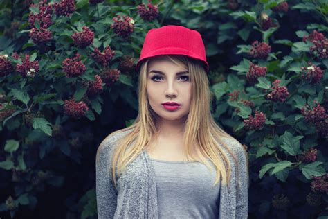 Wallpaper Model Blonde Looking At Viewer Women With Hats Flowers Face Red Lipstick