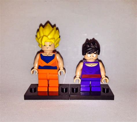 This catapult toy sticks to a desk or a table and allows your child to launch a soft foam ball up to 30 feet. Bibi Toys - Lego collecter: Dragon Ball Z minifigures by Decool (sets 701 to 706)