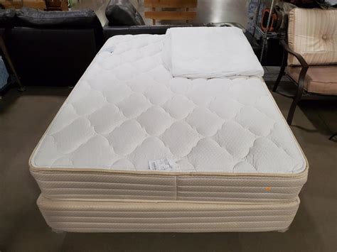 Compared to a twin size mattress, a full size mattress offers 15 inches more in width. Lot - Full Size Therapedic Horizon Mattress & Box Spring
