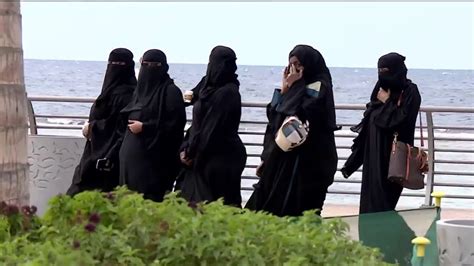 La Place Des Femmes En Arabie Saoudite Youtube