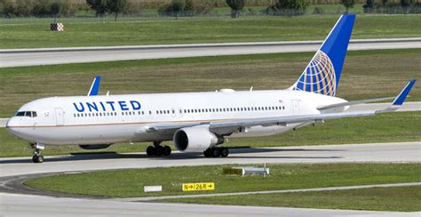 United Airlines Newark Airport Ewr Airport Airlines Naltp