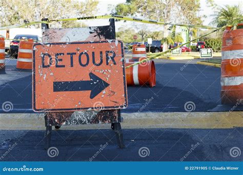 Detour Sign In Roadway Stock Image Image Of Detour Work 22791905