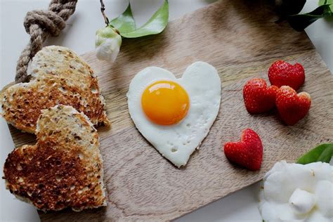 11 Romantic Breakfast Ideas For The Month Of February