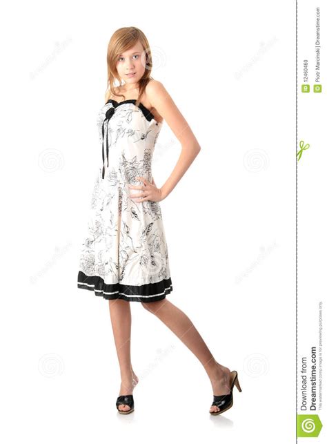 Het Blonde Meisje Van De Tiener In Elegante Witte Kleding Stock Foto Image Of Haar Manier