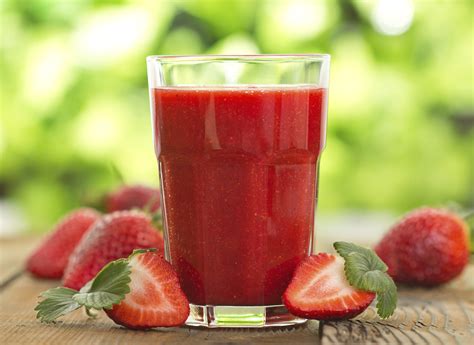 Erdbeer-Drink aus frischen saftigen Erdbeeren und Joghurt | Meine Vitalität
