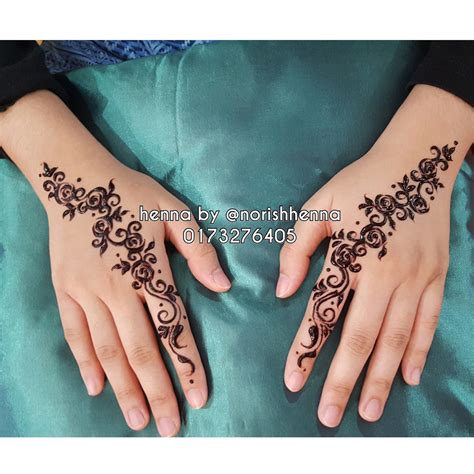 Cocok untuk para pengantin di hari tidak hanya dari cara meracik, cara mengukirnya pun berbeda. PERKHIDMATAN UKIRAN INAI PENGANTIN: Inai Tangan, simple ...