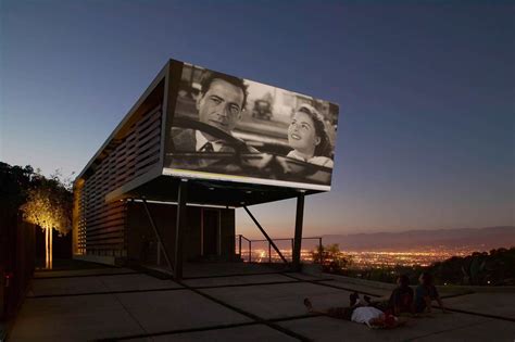 Incredible Hollywood Home With Outdoor Movie Theater Boing Boing