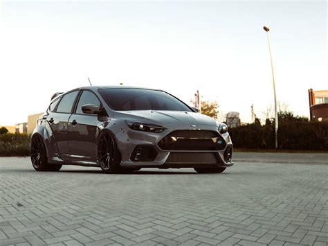 DUNIA BERITA Ford Focus RS Makin Hot Dengan Widebody Kit Dari Fortune