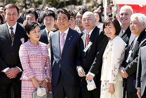 Abe Under Attack Over His Wifes ‘sakura Bash With Friends The Asahi