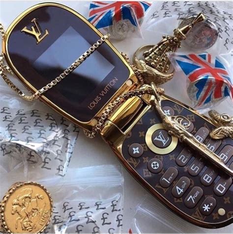 Image about fashion in aesthetic baddie by. mmirandalaurenn - louis vuitton flip fone (With images ...