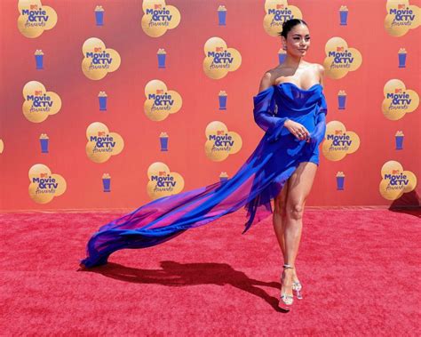 Mtv Movie Tv Awards Red Carpet See Looks From Jennifer Lopez