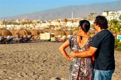 Spain Tenerife Adeje December 17 2018 Loving Couple Admire Sunset