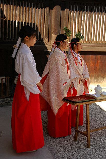 35 Shinto Priestess Ideas Shinto Priestess Shrine Maiden