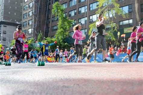 Marathon Runners Along First Avenue In The Nyc Marathon 2016 Editorial Photography Image Of