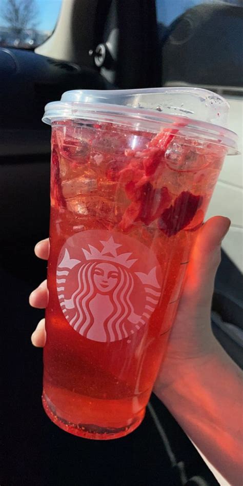 These Starbucks Drinks Look So Yummy Lemonade Strawberry Acai
