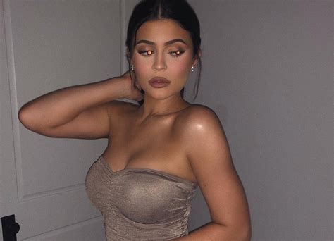 Kylie Jenner Presume Diminuta Cintura En Instagram Video